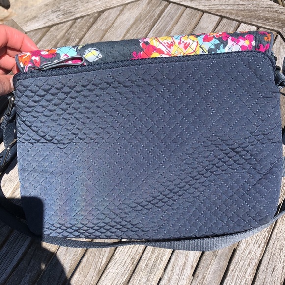 Vera Bradley Crossbody bag with matching coin purse. - Picture 8 of 10